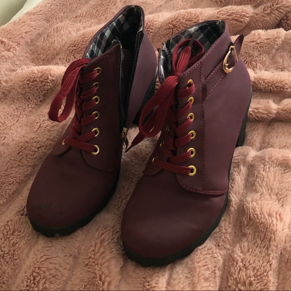 Maroon booties